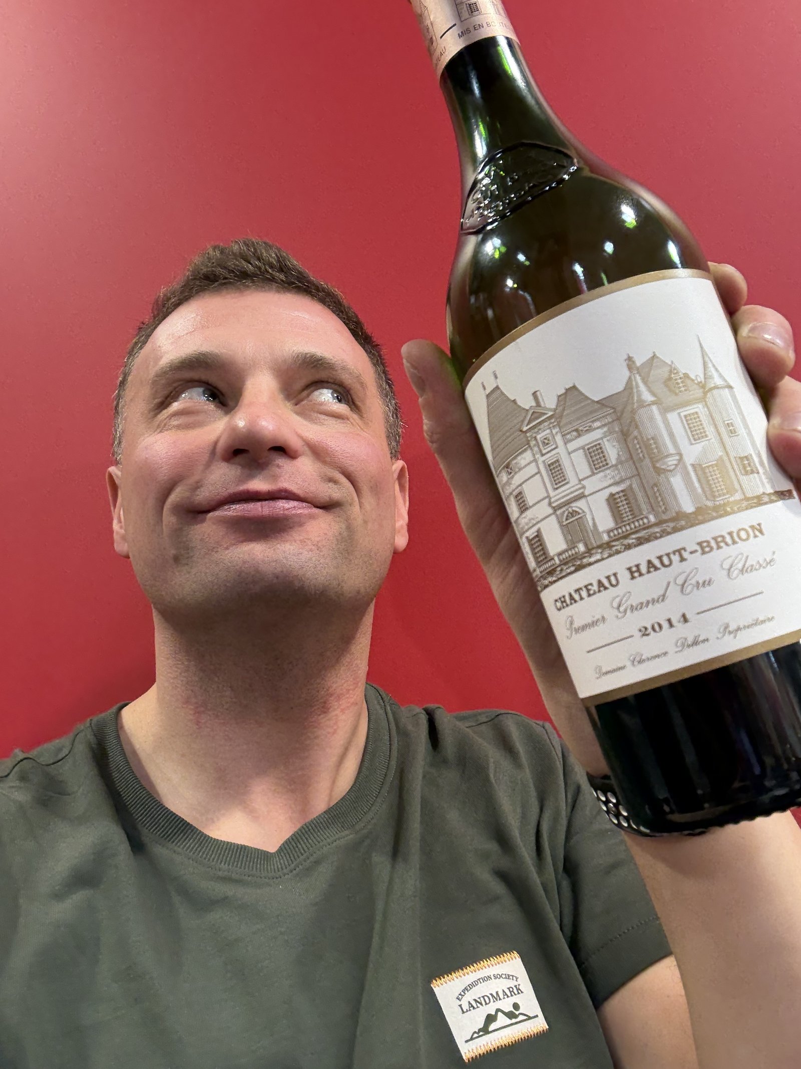 Александр Кульбачко с бутылкой Château Haut-Brion